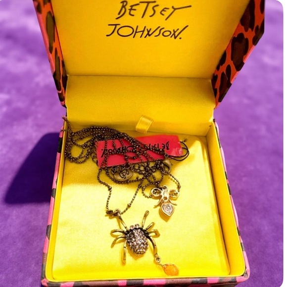 Betsy Johnson Spider jewelry Necklace I ❤️ SPIDERS - Crystal Heart & Spider NWT - Picture 1 of 13